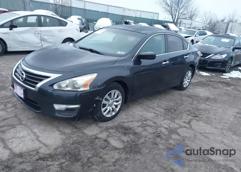 2015 Nissan Altima 2.5/2.5 S/2.5 Sl/2.5 Sv z USA, uszkodzony, nr VIN 1N4AL3AP0FN383853